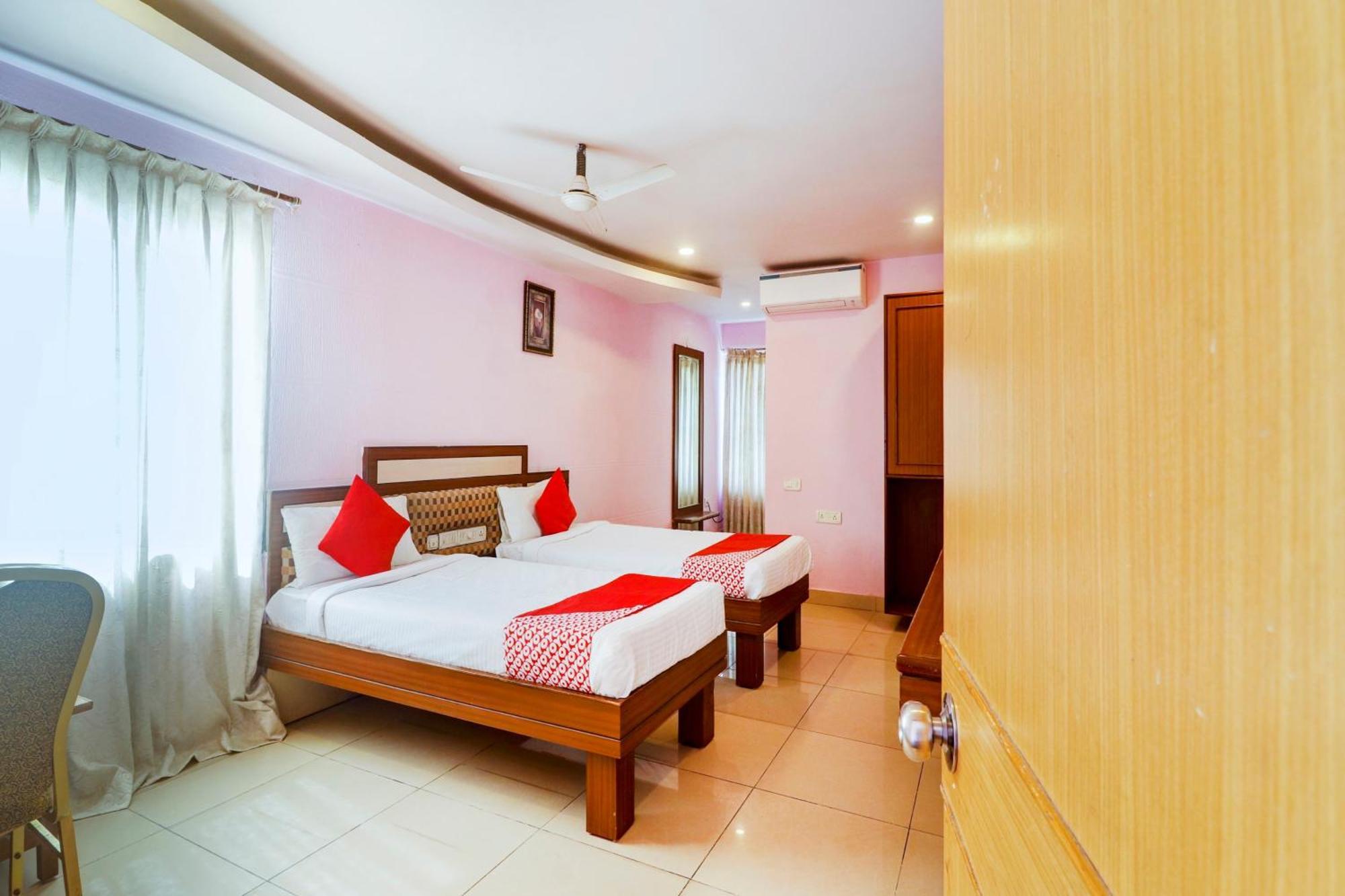 Super Collection O 77115 Vaishnavi Palace Hyderabad Eksteriør billede
