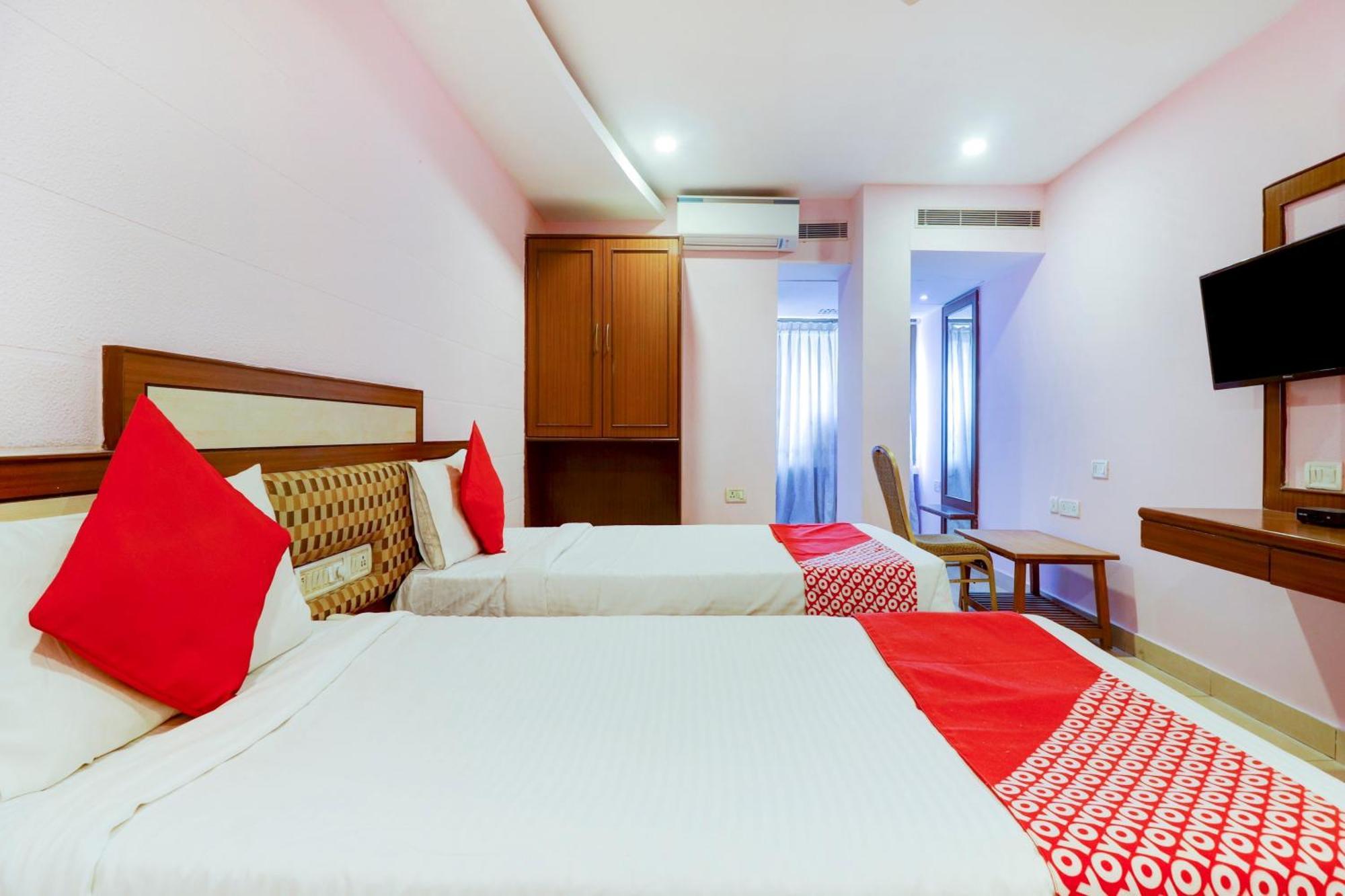 Super Collection O 77115 Vaishnavi Palace Hyderabad Eksteriør billede